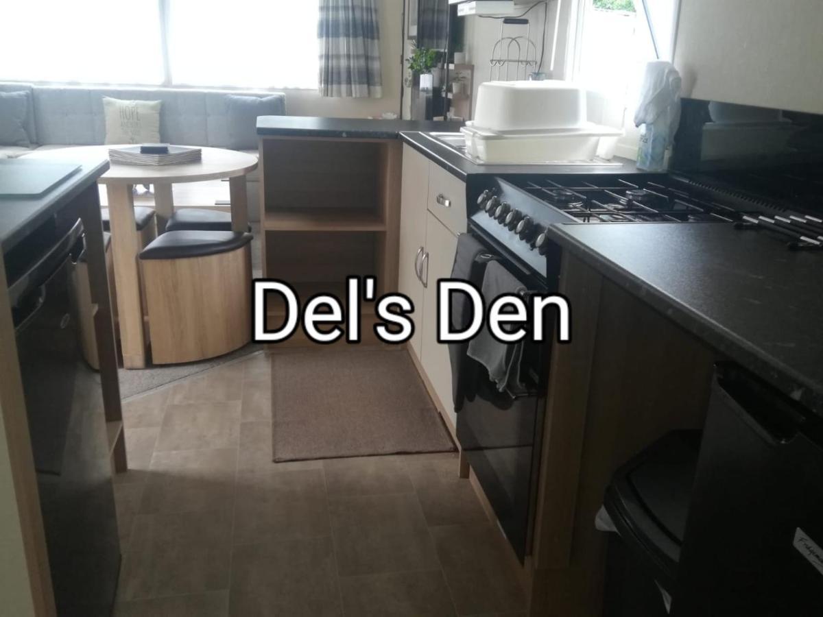 Del'S Den Lakeside Weeley Bridge Exterior foto