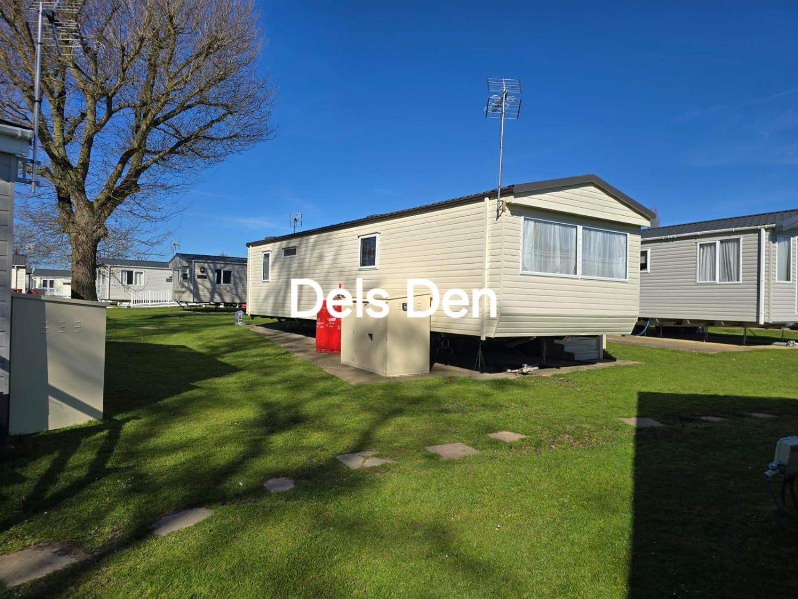 Del'S Den Lakeside Weeley Bridge Exterior foto
